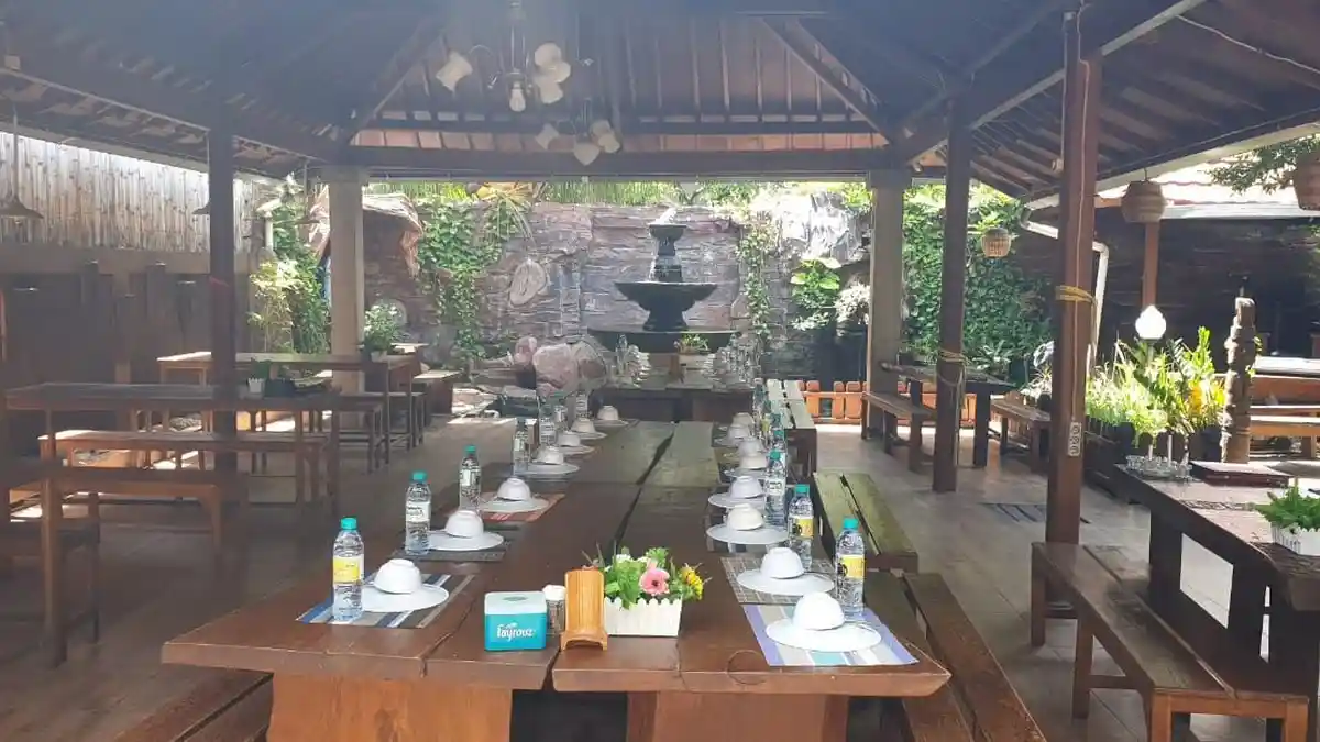 TRIBUN WIKI: 5 Alasan Mengapa Kamu Wajib Berkunjung ke Restoran Suka Ramai