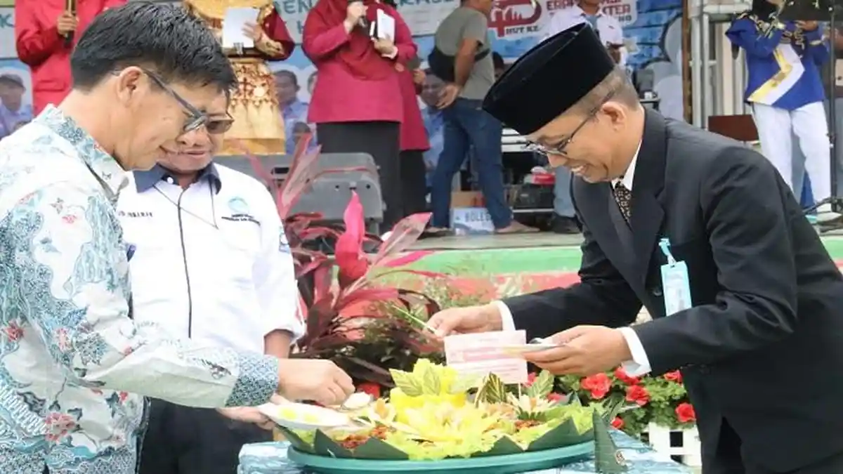 SMAN 1 Namang Gelar Festival Lomba dan Parade Budaya