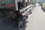 Sepeda-motor-Yamaha-N-Max-terperosok-ke-kolong-belakang-truk-Fuso.jpg