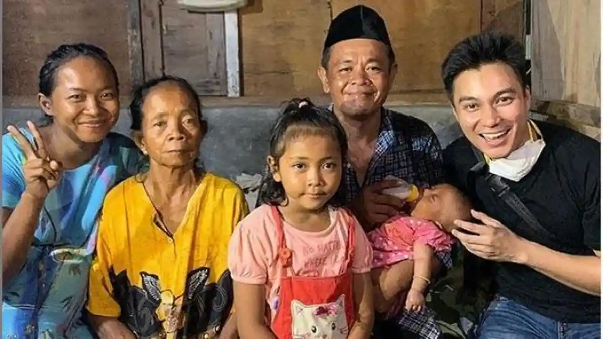 Baim Wong Temui Sopir Angkot yang Kerja Narik Penumpang Sambil Bawa Bayinya
