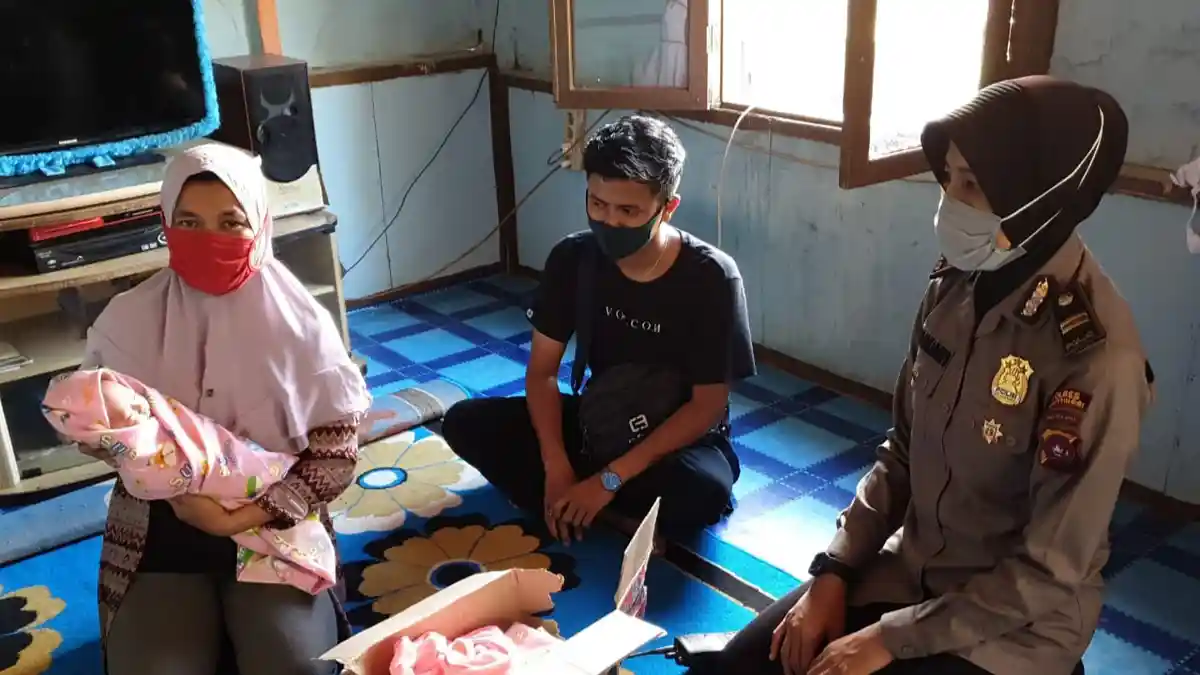 Pulang dari Pasar, Pemuda di Bukittinggi Dikejutkan Suara Bayi Dalam Kardus Mie di Jalan Turunan