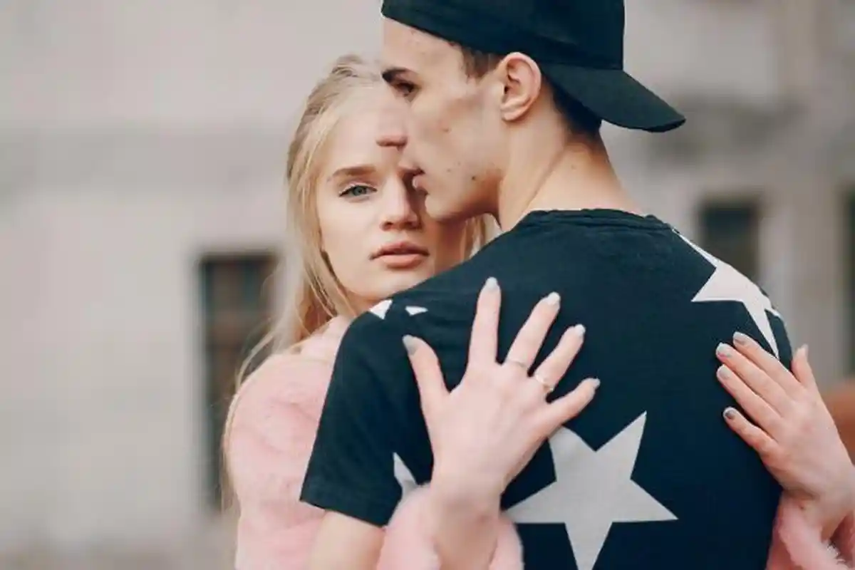 Nggak Kapok! 5 Bintang Perempuan Ini Punya Sifat Zodiak Gampang Jatuh Cinta Pada Bad Boy, Ada Gemini