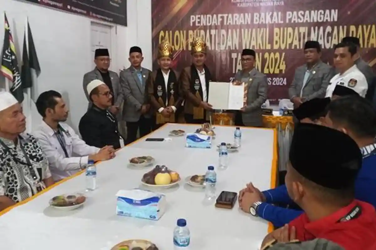 Paslon Joz Mendaftar di KIP Nagan Raya, Selain Parpol Pengusung, Jonniadi Juga Didampingi Orang Tua