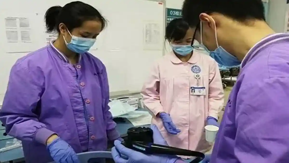 Usai Pesta, Dokter Keluarga 100 Benda Ini Dari Pantat Seorang Pria