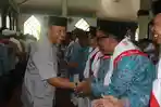 bupati-kepulauan-selayar-muh-basli-ali-melepas-114-jamaah-calon-haji-jch-selayar_20180720_165736.jpg