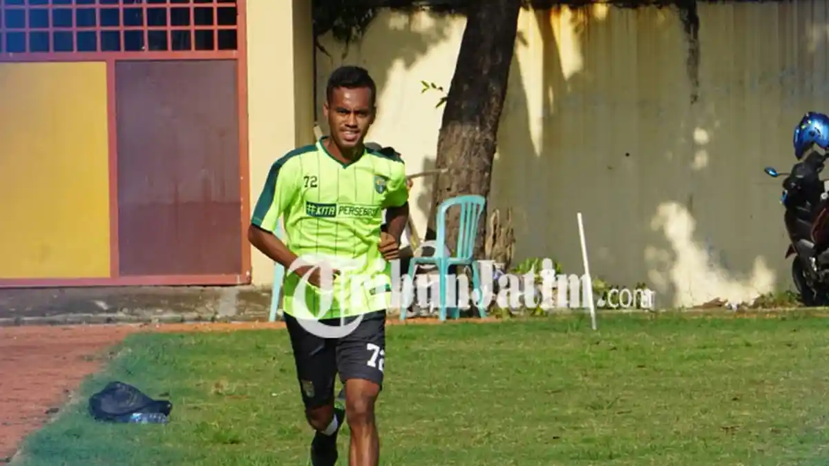 Bantu Persebaya Tumbangkan Persipura, Alwi Slamat Bertekad Bawa Bajul Ijo Bersaing di Papan Atas