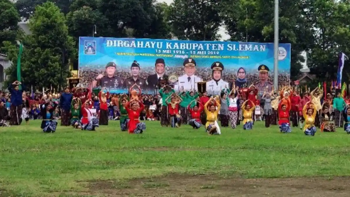 Ribuan Prajurit Bergodo dari 17 Kecamatan Meriahkan Upacara HUT Sleman ke-103