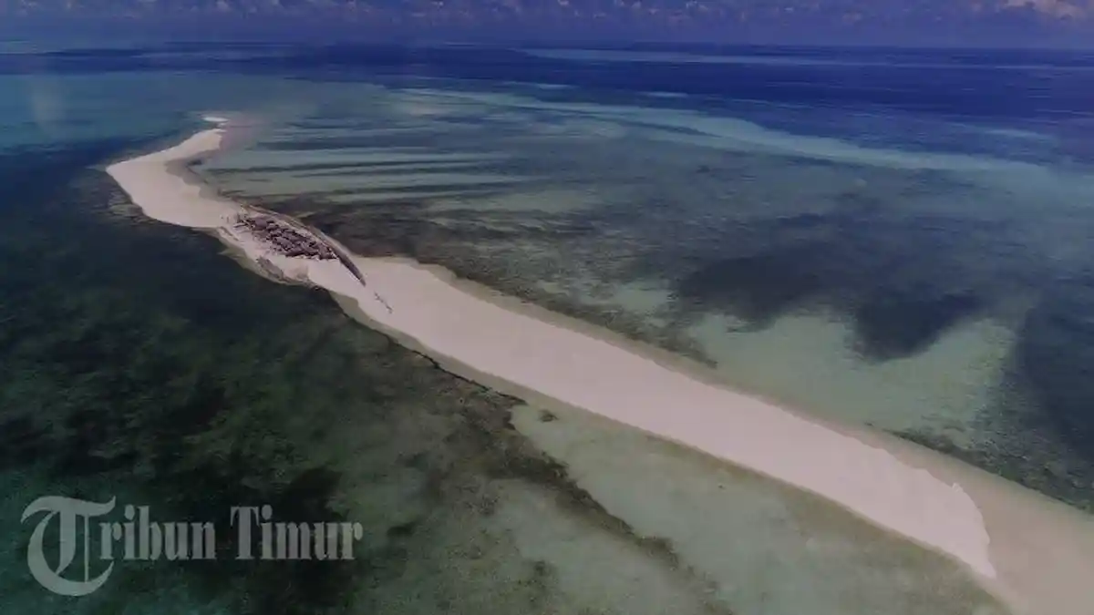 FOTO DRONE: Di Balik Indahnya Pulau Bungin Belle, Ada Suhu  45 Derajat Celcius