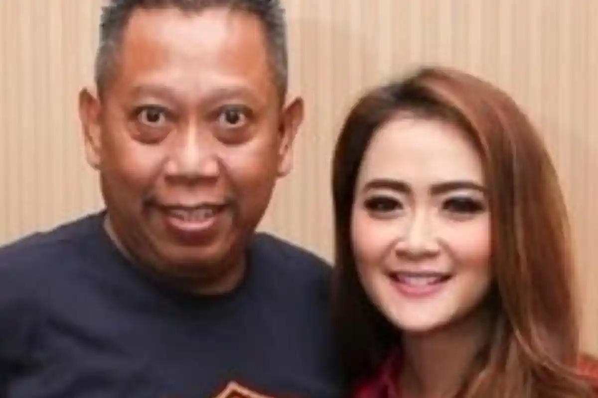 Tukul Arwana dan Vega Darwanti Diisukan Punya Hubungan Spesial, Sang Artis Tunjukkan Bukti