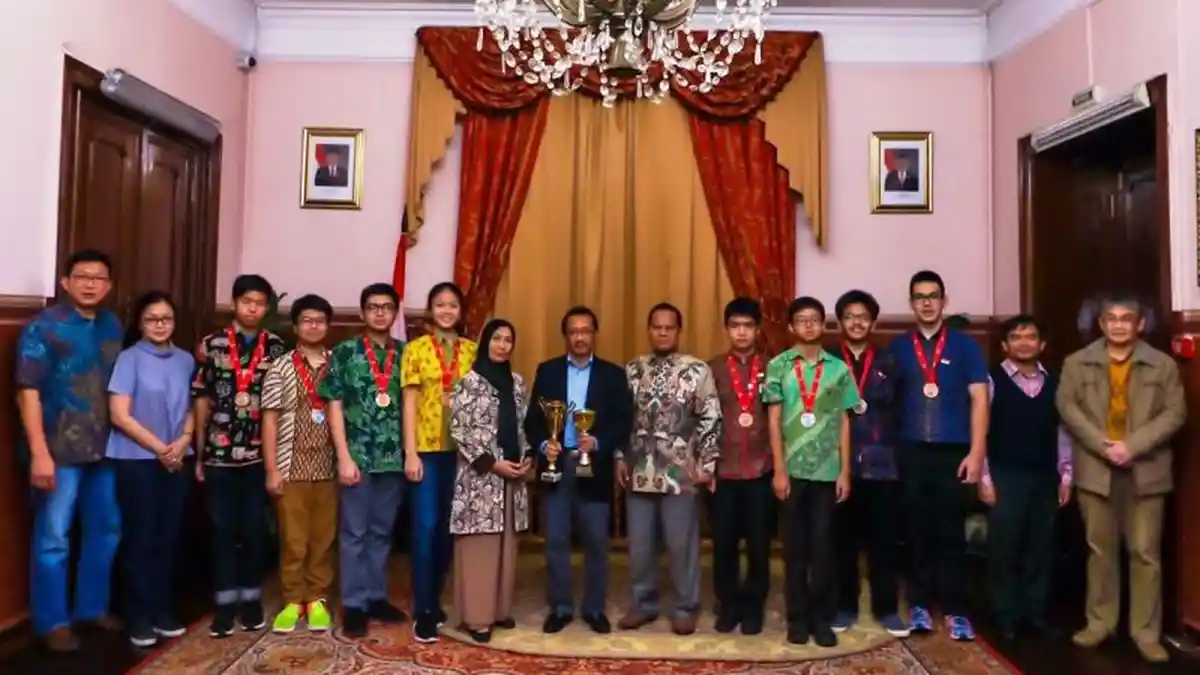 Tim Pelajar DKI Jakarta Juara Ketiga Olimpiade Iptek di Moskow