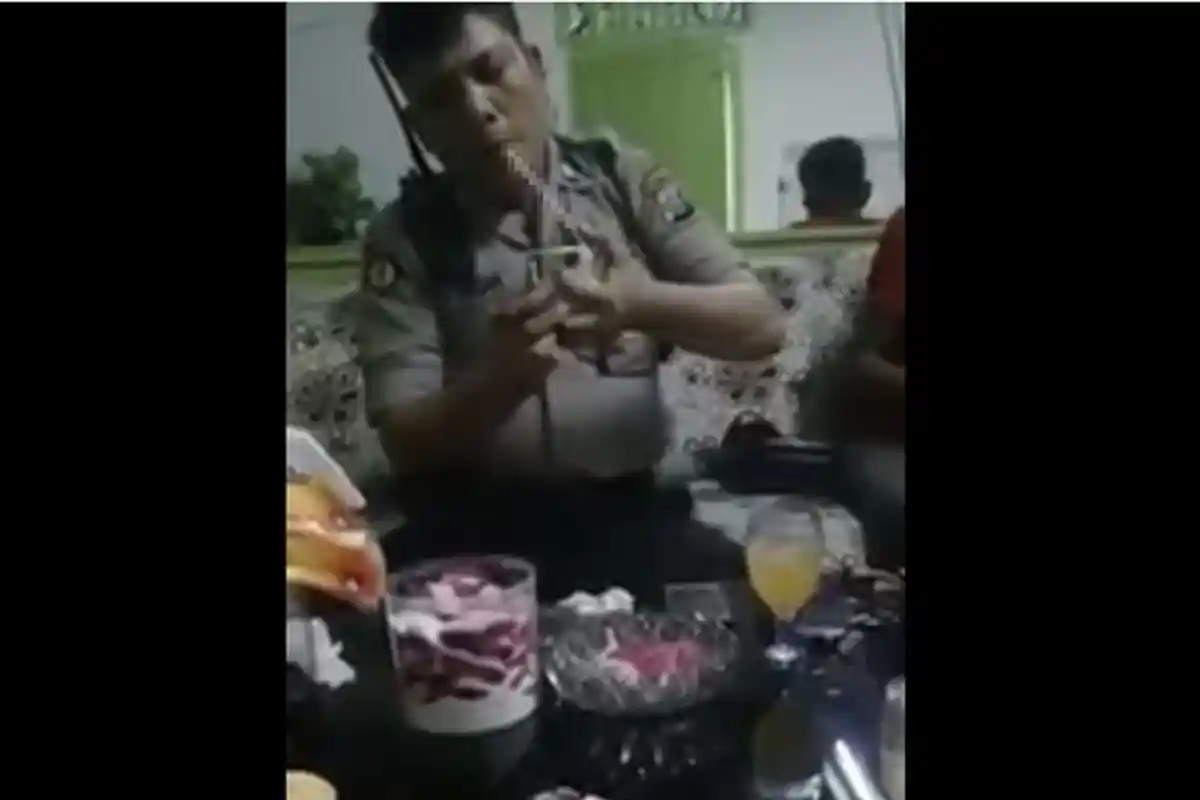 Lagi Asyik Isap Sabu-sabu, Aiptu PT  Tak Sadar Aksinya Direkam Sosok Ini
