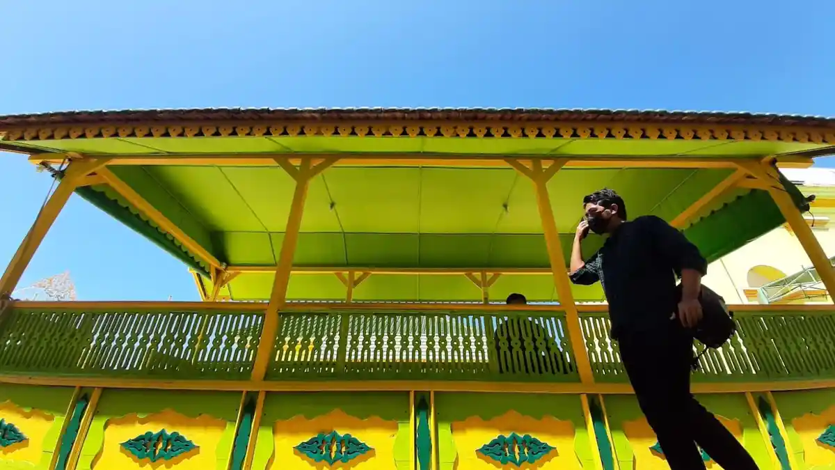 UNIK, Masjid Raya di Pulau Penyengat Ini Berbahan Putih Telur, Jadi Destinasi Wisata Andalan Kepri - Suasana-di-Masjid-Raya-Sultan-Riau-Penyengat-Kota-Tanjungpinang-waa.jpg