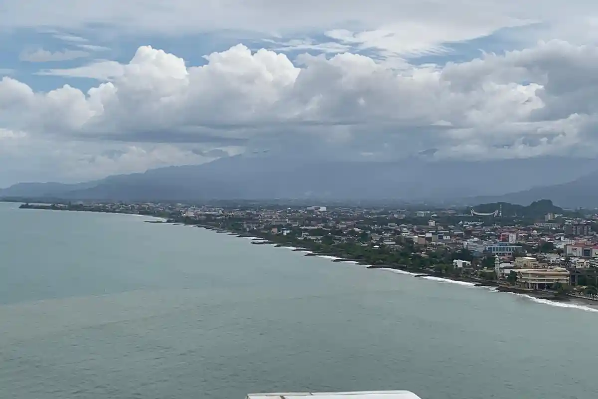 Prakiraan Cuaca 7 Kota di Sumatera Barat Selasa 11 November 2025, Hujan Ringan Masih Mendominasi