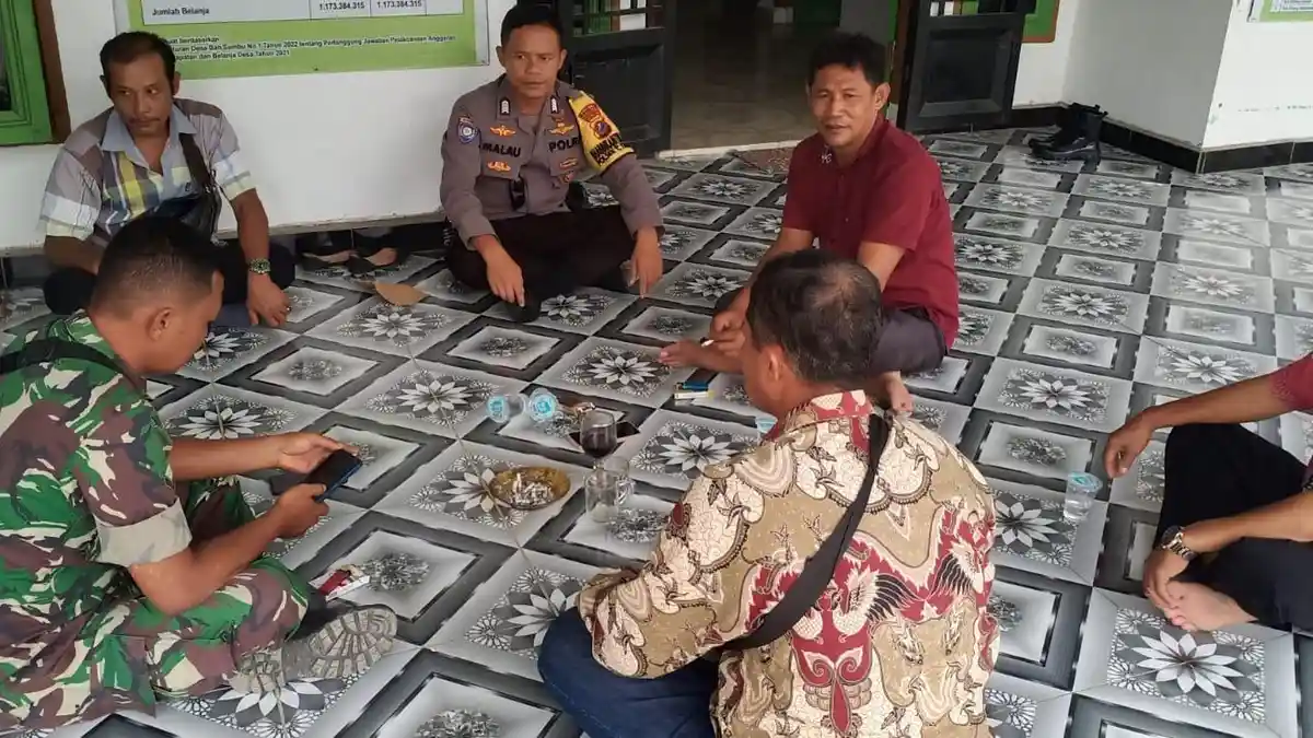 Bhabinkamtibmas Polres Tebingtinggi Sampaikan Pesan Kamtibmas ke Desa Bahsumbu