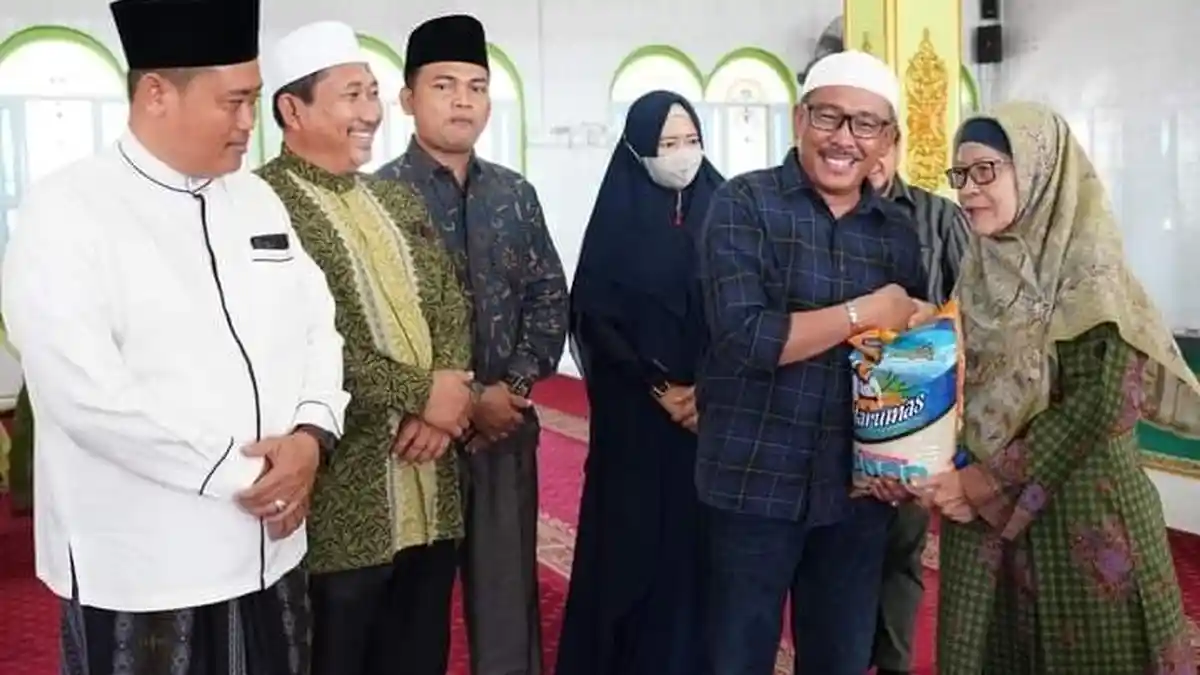 Pemko Salurkan 150 Paket Sembako bagi Warga Belakangpadang Batam