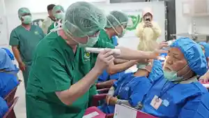 OPERASI-katarak-gratis-di-summaba.jpg