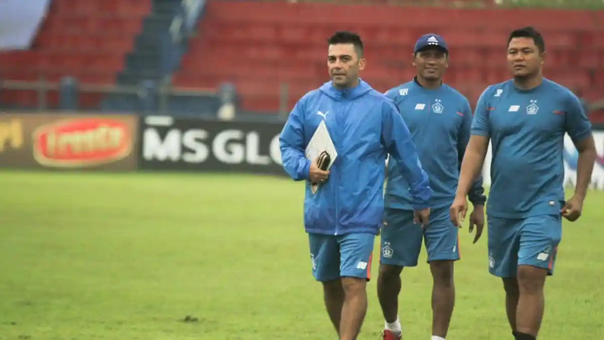 Javier Roca Ingin Persik Menang Lawan Borneo FC, Minta Anak Asuh Konsentrasi Penuh Hadapi Pesut Etam