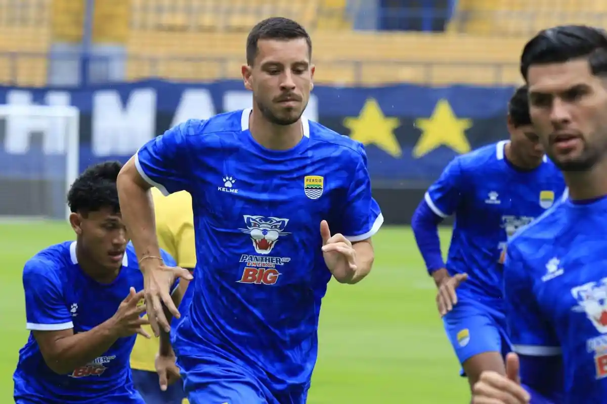 Johnny Jansen Yakin Thom Haye Gantikan Luciano Perkuat Persib, Bali United Siapkan Antisipasi