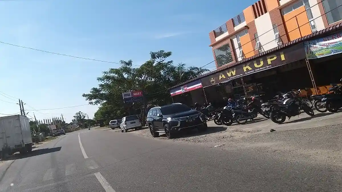 Jalan Iskandar Muda Depan AW Kupi Blangpidie Rawan Kecelakaan, Seorang Caleg Jadi Korban