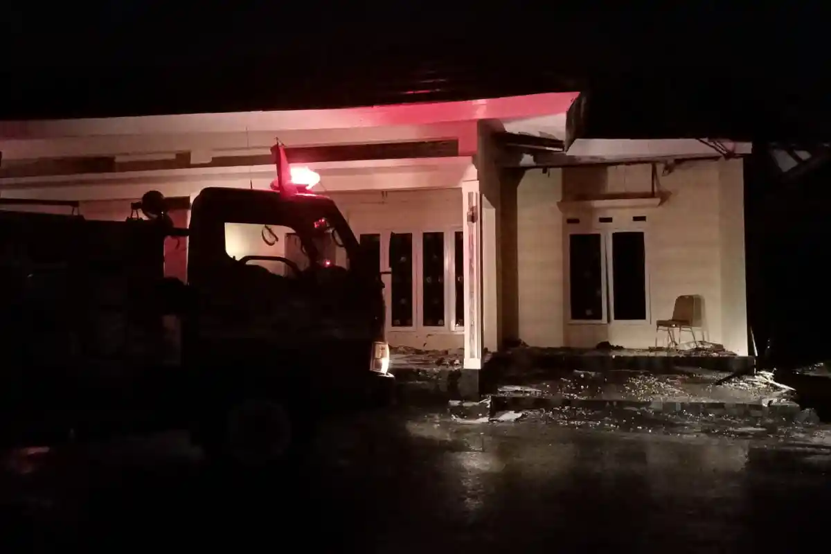 Abdullah Sani Sambangi Rumah Dinasnya yang Terbakar