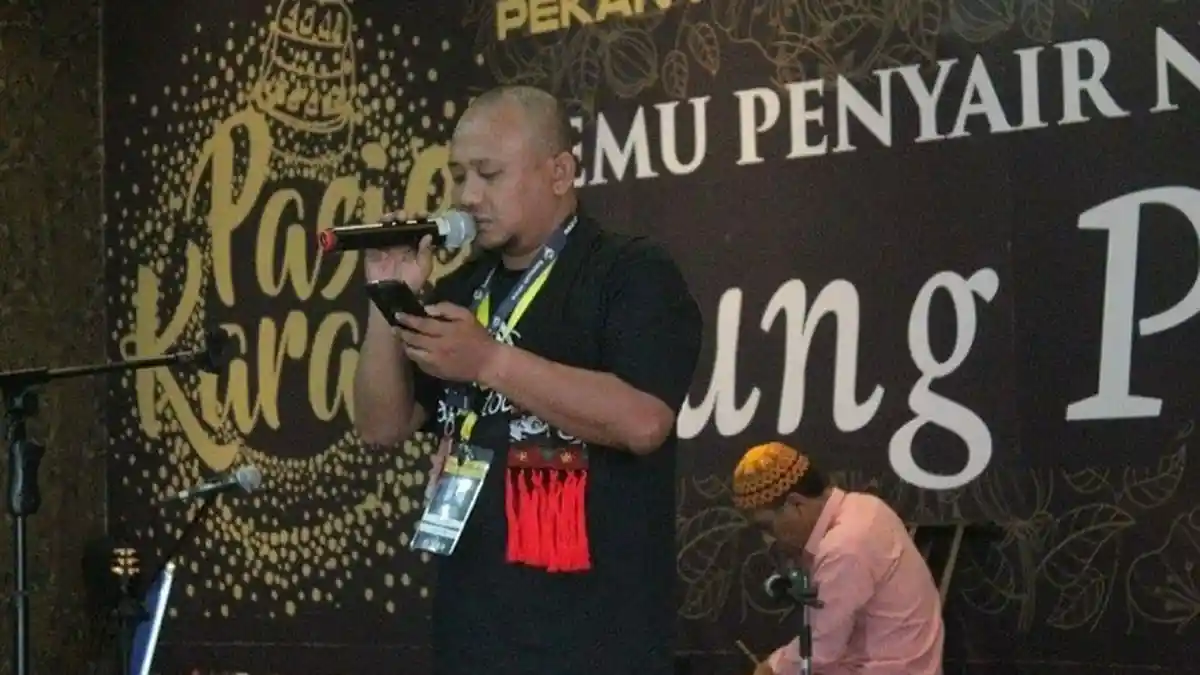 Pilo Poly, Sosok Penyair di Balik Bunga Rampai 