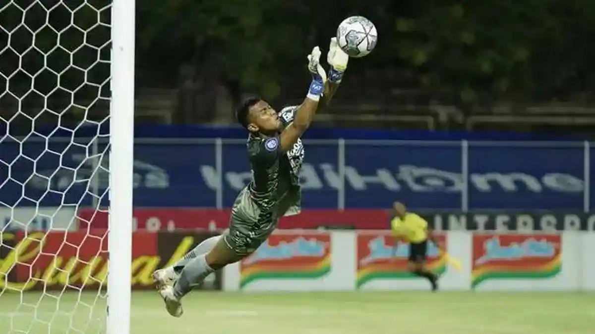 Kehilangan Menit Bermain Kiper Persib Teja Paku Alam Bakal Dipinjamkan ke Semen Padang