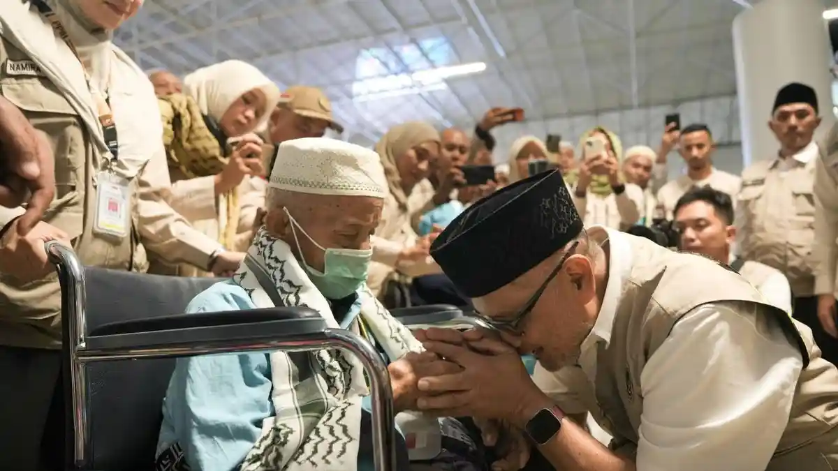 Kala Menteri Haji dan Umrah Gus Irfan Hitung Gelang dan Cincin Jamaah Haji Soppeng