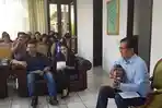 ahok-dan-bripda-puput-duduk-berdampingan.jpg
