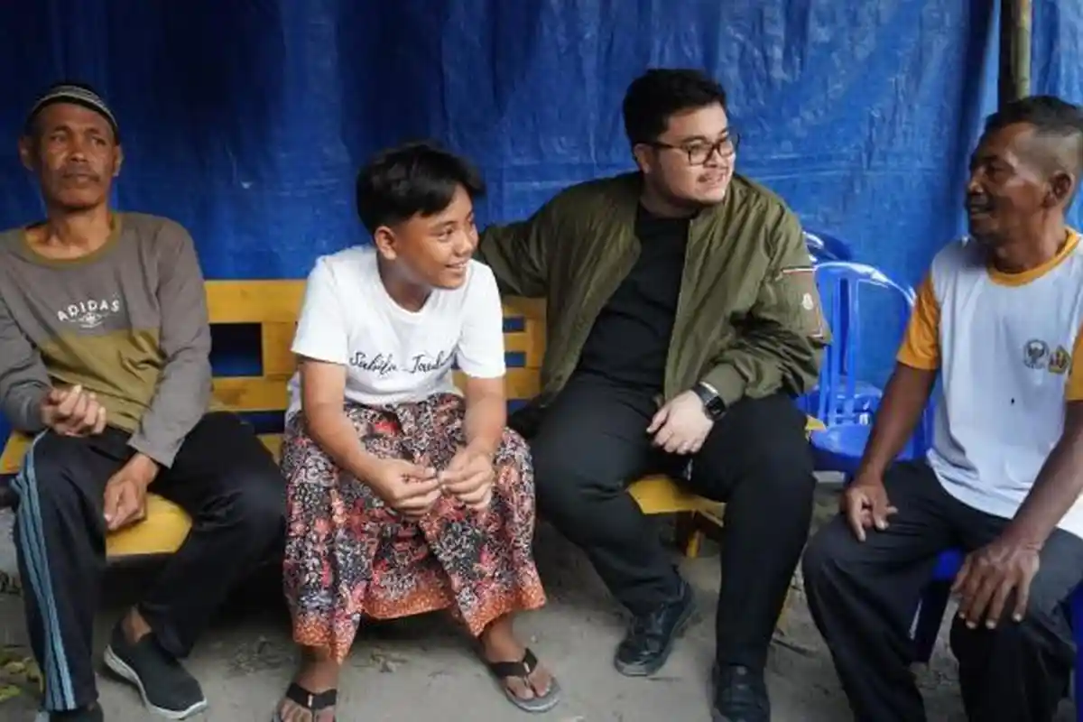 VIRAL Adit Bocah di Kediri Rawat Ortu Sakit Stroke, Bakal Disekolahkan Sampai ke Perguruan Tinggi