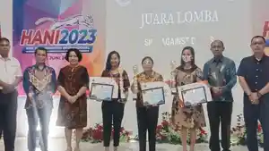 wabup-aloysius-foto-bersama-para-juara.jpg