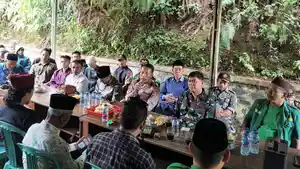 Warga-Datangi-Mapolsek-Langkaplancar.jpg