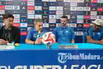 Pelatih-Arema-FC-Marcos-Santos-dan-Lucas-Frigeri-saat-jumpa-pers-sebelum-Arema-FC-vs-Persis-Solo.jpg