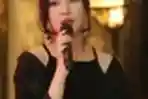Isyana Sarasvati Penyuka Lipstik 