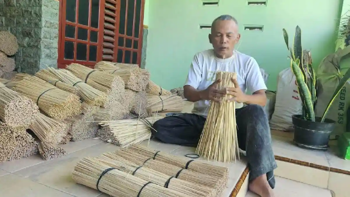 Rezeki Perajin Tusuk Sate di Madiun Jelang Idul Adha, Pesanan Membludak