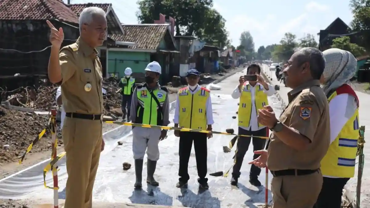 Turun Lapangan Cek Perbaikan Jalan Raya Solo-Purwodadi, Pastikan Pengerjaan Optimal