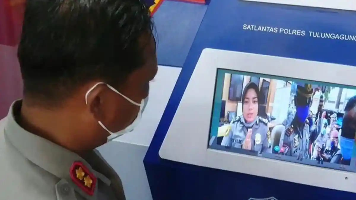 Layanan Pos Polisi Digital 'Astuti' untuk Cegah Pertemuan Tatap Muka Saat Corona