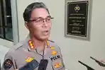 Kabid-Humas-Polda-Jatim-Kombes-Pol-Jules-Abraham-Abast-kepada-awak-media.jpg