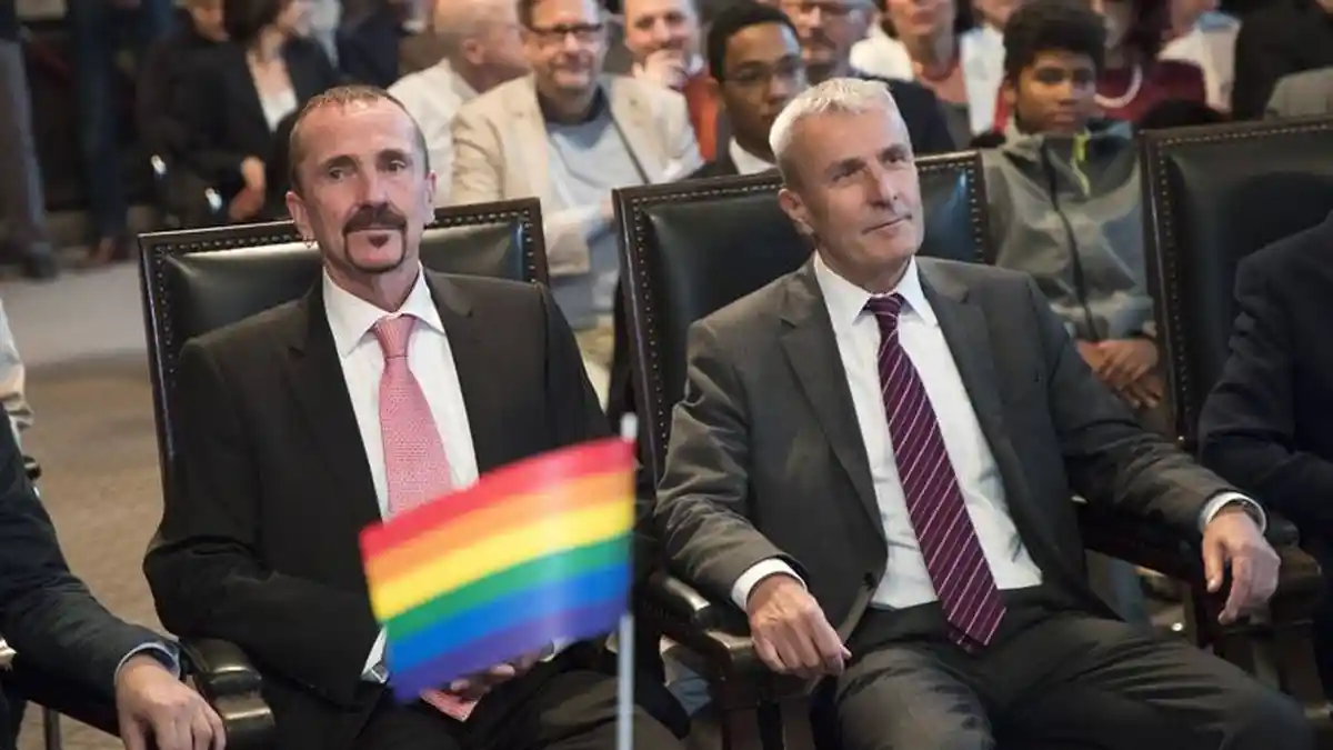 38 Tahun Jalin Hubungan, Sepasang Kakek Ini Jadi Pasangan Pertama Penikahan Gay di Jerman