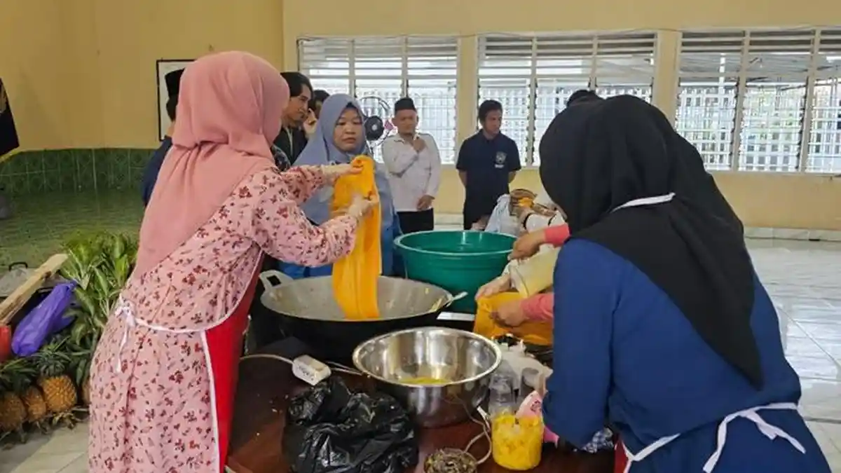 Lapas Pangkalpinang Latih Warga Binaan Olah Nanas Jadi Dodol dan Sari Buah