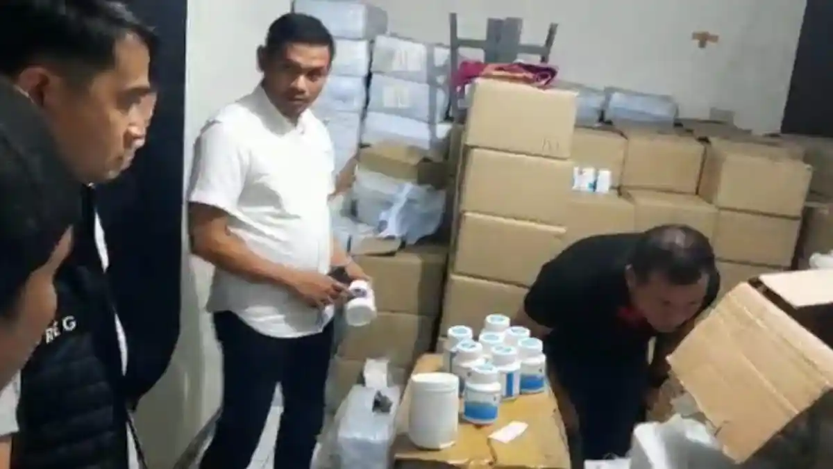 Polres Jakbar Bongkar Gudang Obat Terlarang di Kedoya, Jutaan Pil ...