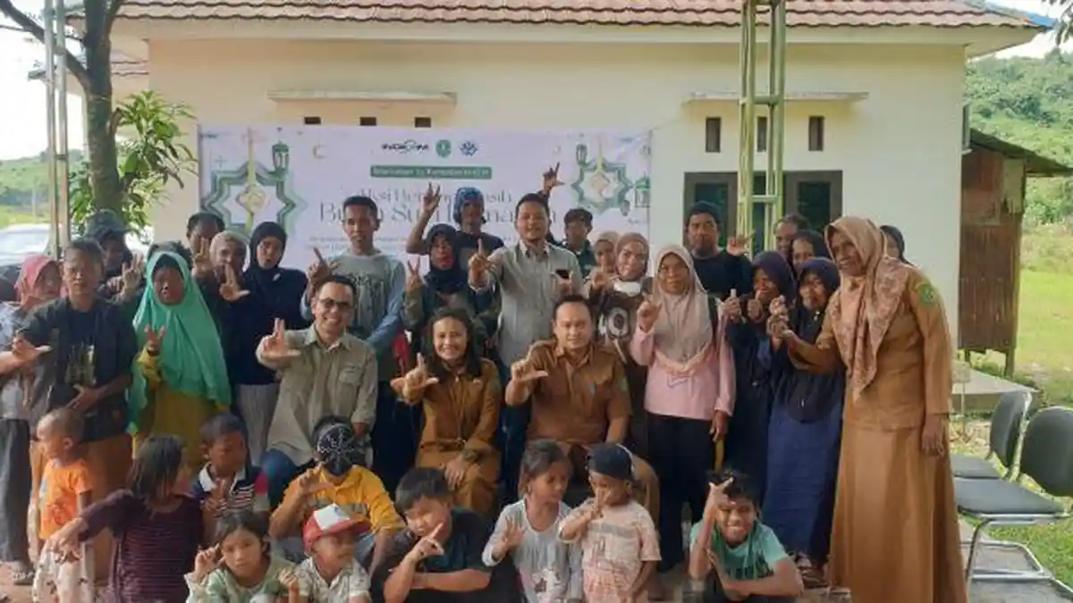 50 Pemulung TPA Batota Terima Sembako dari Indexim Coalindo Jelang Lebaran