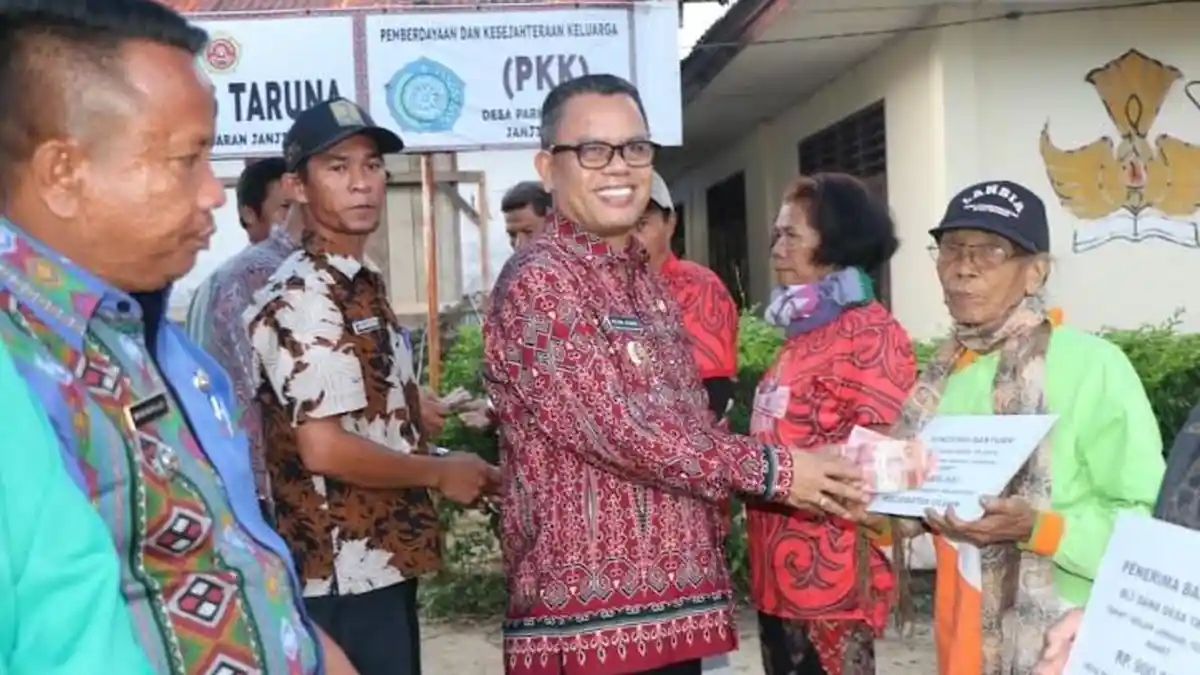 Bupati Poltak Sitorus Minta Dinas Pendidikan Tindak Tegas Kasus Isu Pencucian Rapor di Toba
