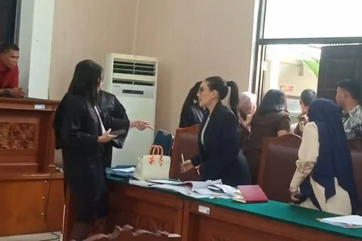 Nikita Mirzani Kembali Ribut dengan Jaksa, Hakim Skors Sidang