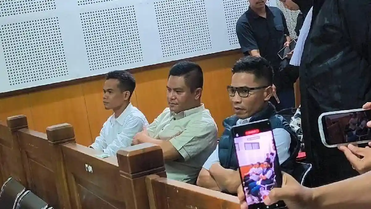 Tiga Terdakwa Skandal Suap Anggota DPRD NTB Jalani Sidang Perdana
