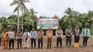 AKBP-Mukhson-Pimpin-Tanam-Jagung.jpg