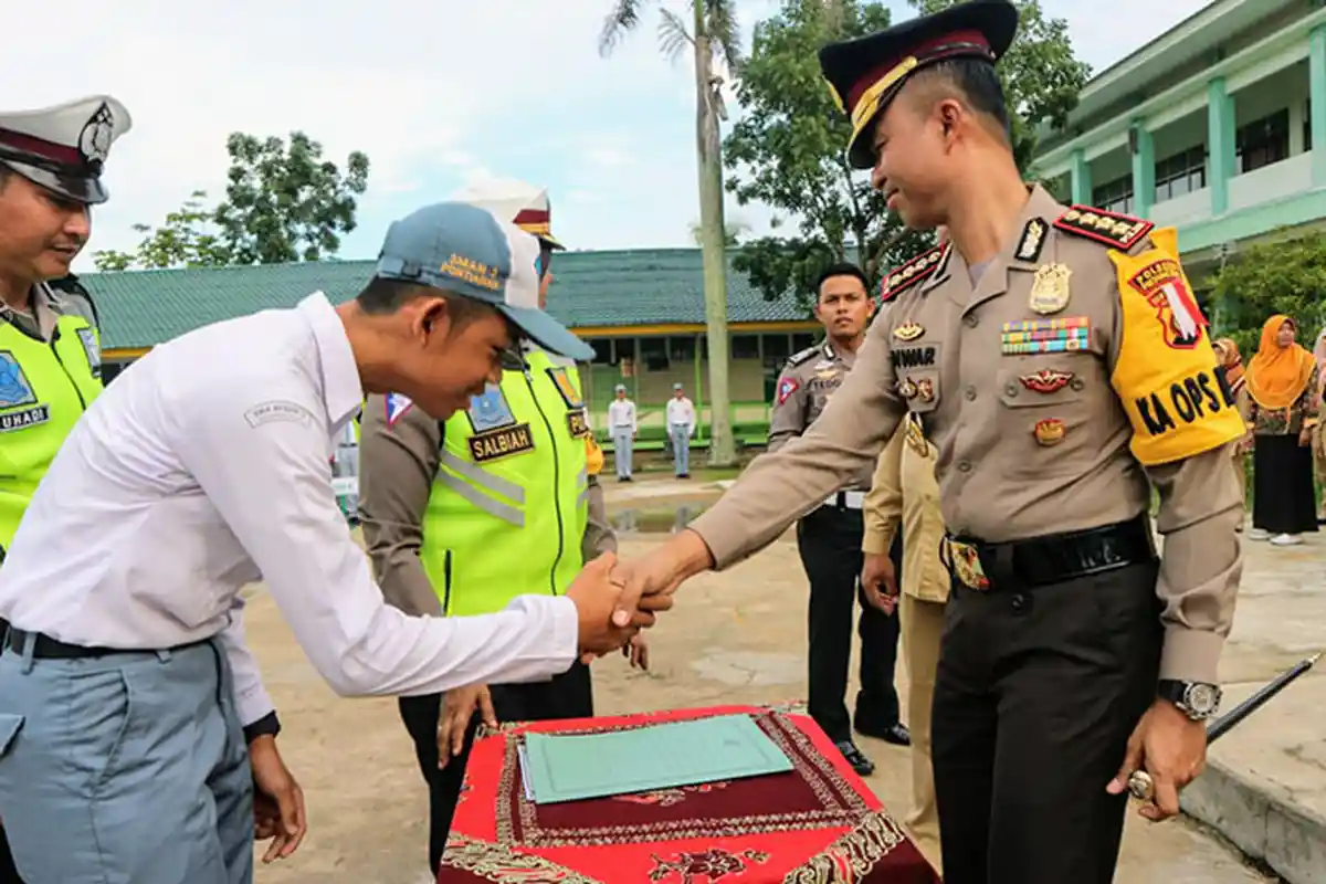 K‎apolresta Pontianak Ajak Siswa SMAN 3 Pontianak Patuhi Aturan Lalulintas dan Jauhi Narkoba