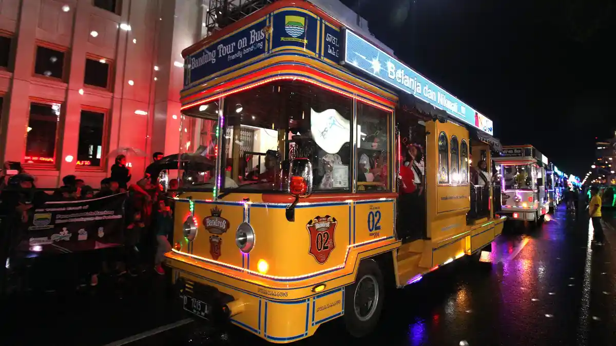 Antrean Naik Bus Bandros di Bandung Mengular, Wisatawan Harus Lebih Sabar