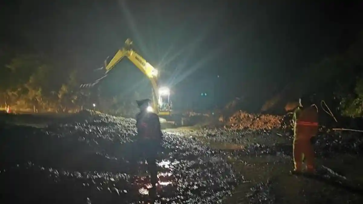 Dampak Curah Hujan Tinggi, Terjadi Longsor di Jalur Lintas Kabupaten Karo Menuju Dairi