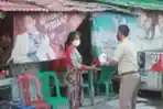 Kantor Karantina Perikanan Tanjung Priok Bagi-Bagi Nasi Bungkus