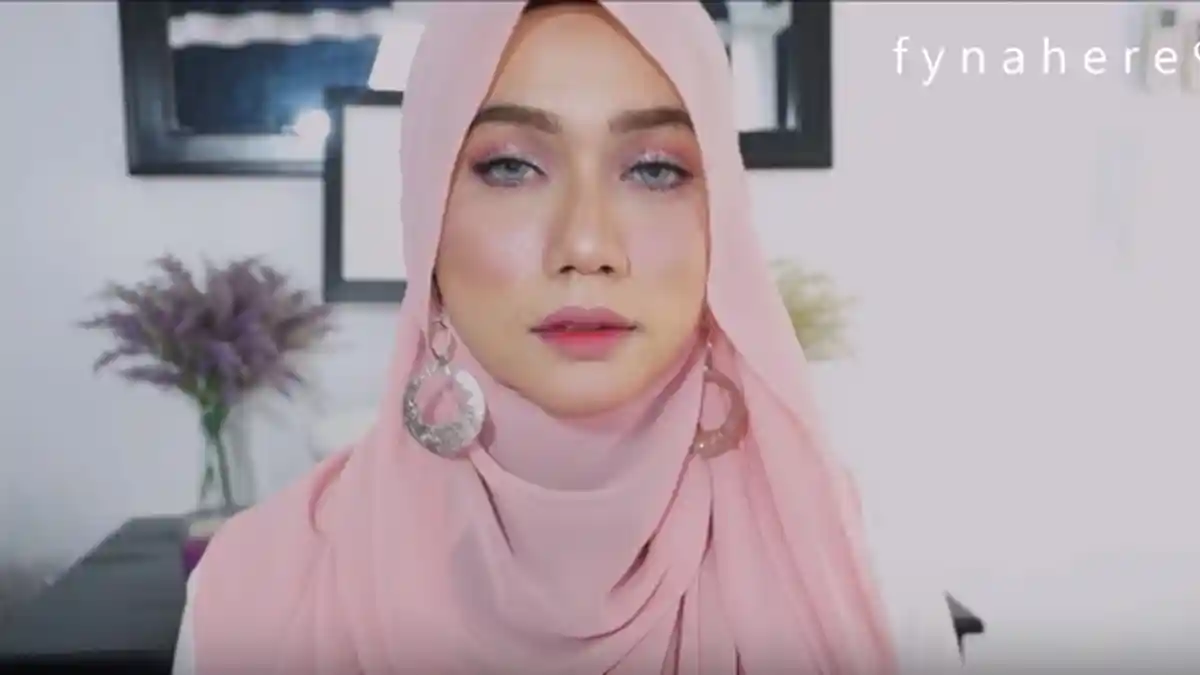 Tren Hijabers dengan Anting Panjang Saat ke Pesta, Ini Tutorialnya yang Sangat Mudah dan Glamor!